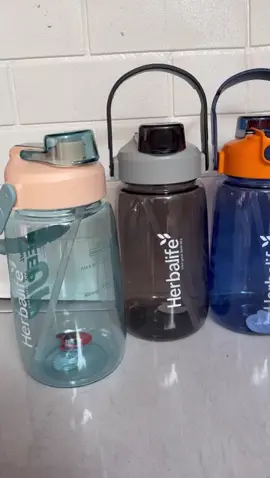 Botol minum 1,5lt BPA free bahan tebal dengan 2 cara minum, lobang satu buat yg langsung minum, lobang satu yg ada sedotannya#herbalifenutritioncoach#botolminum 
