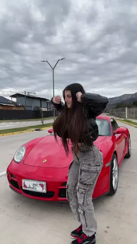 🕺🏻#fyp #porsche #cargirl #trendingvideo #dancetok 
