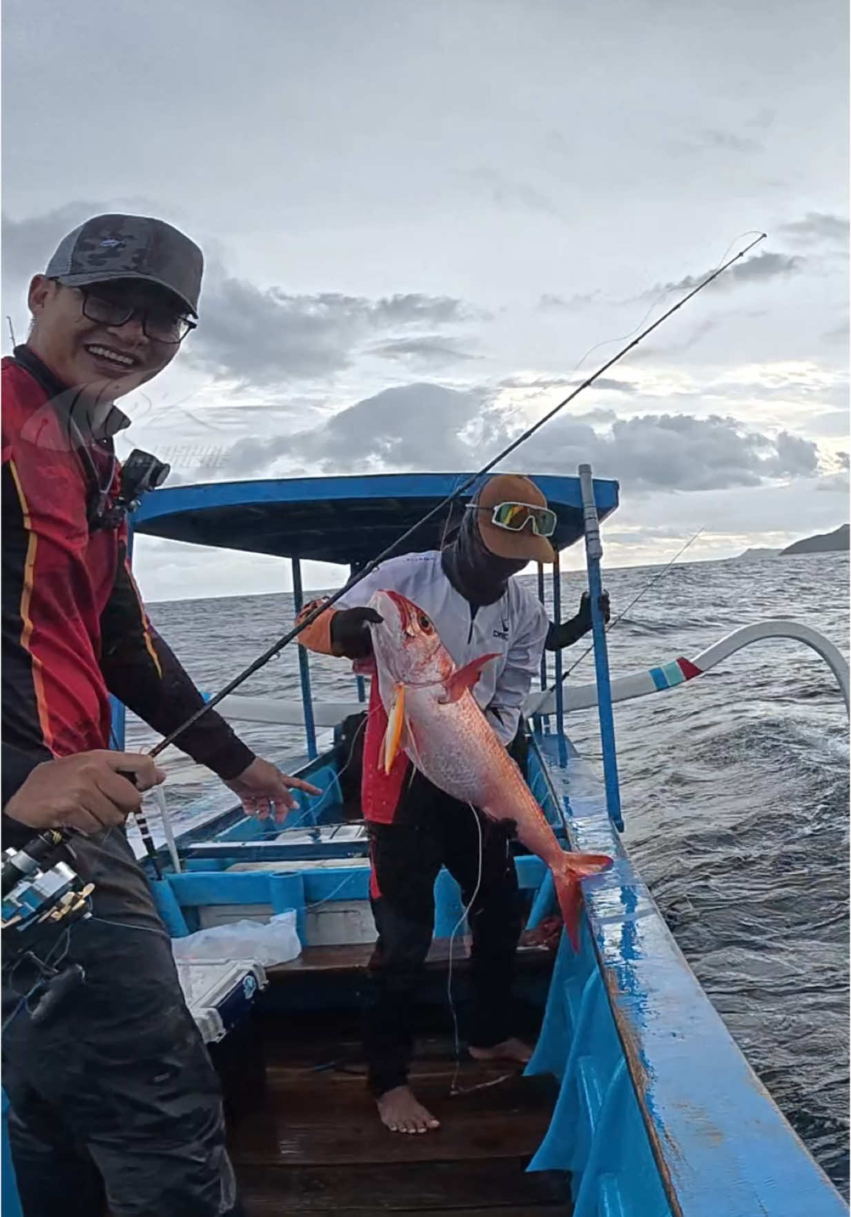 Pengalaman pertama mancing di laut dalam 190m , landed ikan target saya ruby snapper 🔥🔥#fishing #jigging #rubysanpper 