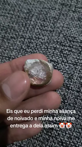 Agora me complicou 🤡😂 . . . . . . . . . . . . . . #Noivado #Noiva #Casal #Humor #Aliança #Casamento @BlogdaHay 