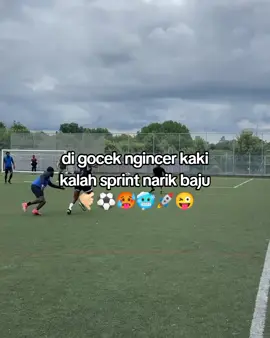 di gocek ngincer kaki, kalah sprint narik baju😜                                                                                                                                                                                                                                             #fyp #katakata #sepakbola #hariini #football #words #today #bandung #2025 #well 