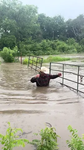 Ranchin aint always sunshine and rainbows.@user1443419710009 #fyp #farmlife #ranchin #ranching #ranchinainteasy #mud #cow #cattle #