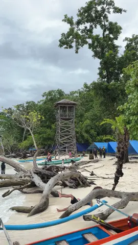 Ambon selain kotanya yang indah, ternyata tempat wisatanya juga  indah😌 #ambonpride🏝🔥 #foryoupage #fypシ #liangbeach 