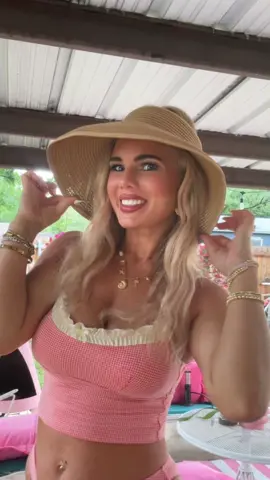 Every girl needs this hat for your next beach trip! #beachhat #travelingbeachtrip #hat #beachhats #packablehat #tiktokshopcreatorpicks #tiktokshopsummerturnup #summervibes #summertime 