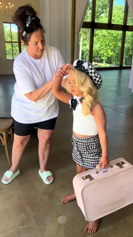 My baby getting her pictures with the extremely talented Cambrie Littlefield. I can’t wait to see these all finished! #toddlersandtiaras #naturalphotos #photoshoot #newyorkfashionweek #childmodel #kidmodel 
