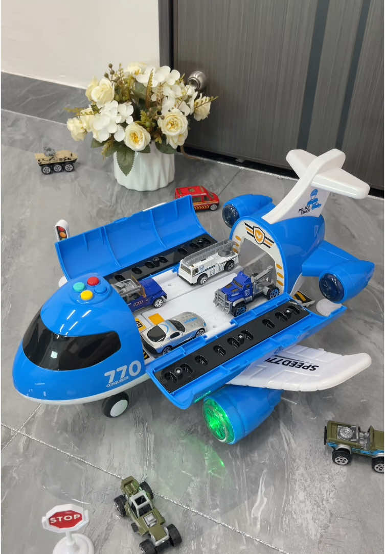 Super cool transport aircraft toy, which can accommodate multiple small cars#childrentoys #toys #Cooltoys #boytoys #airplanetoy #tiktokshop 