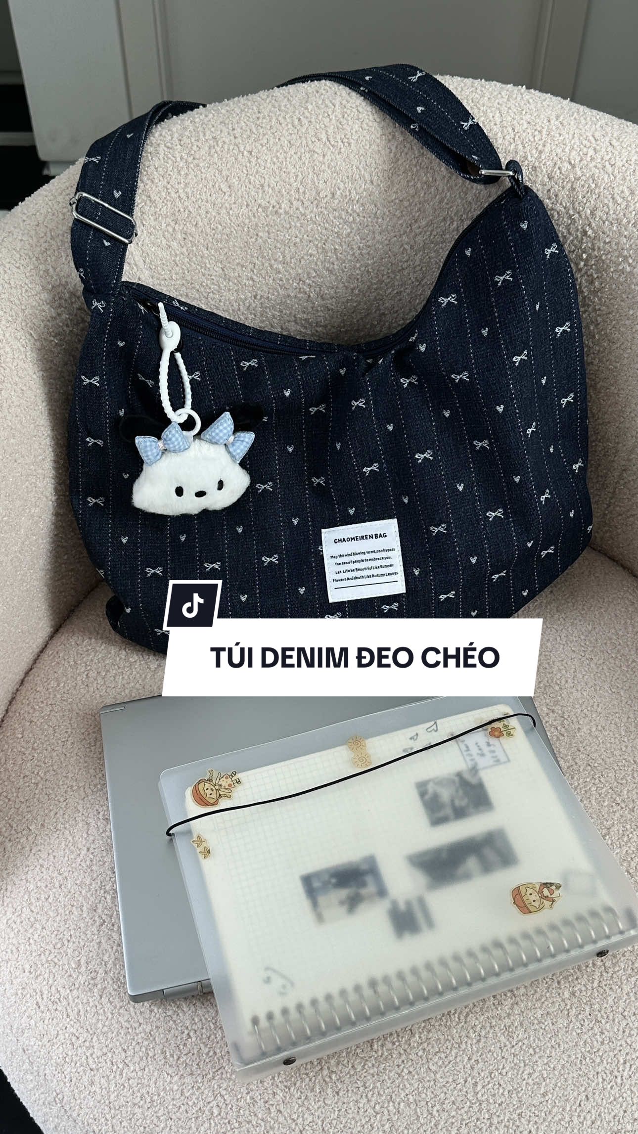 Nói về độ rộng rãi thì em nài khỏi phải bànn 🙂‍↔️🙂‍↔️ #tuinhao2 #totebag #tuidihoc #totedenim #bag #reviewtuixach #tuideocheo 