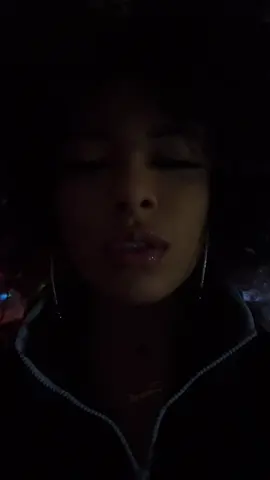 Using the @StayGoldenCosmetics glitter lip in the shade “ baeby “ 💋 My favorite lip product in the world , they’re sold out right now but have so many other shades to pick from ✨ 