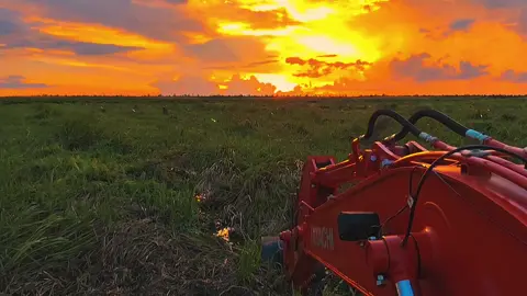 🌅 #storyalatberat #excavator #hitachi #alatberat 