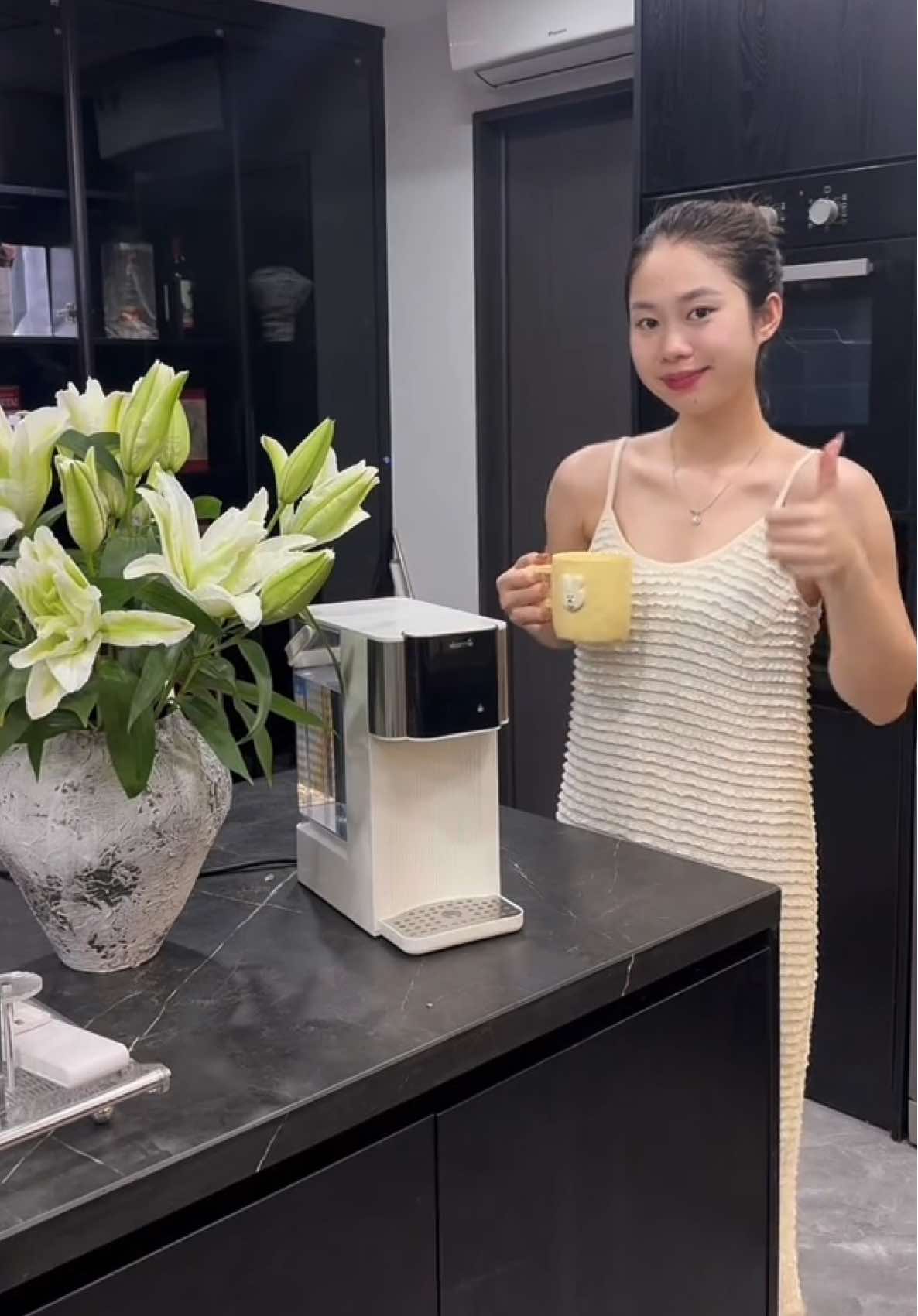 Chờ  5s mà có được nước nóng 100 độ C thì quá là tiện phải không các bác? Sáng ra pha mì thì siêu nhanh, chân ái mới đây rồi #trendingvideo #capcut #nghiennha #nhadep #review #maydunnuoc #deerma 