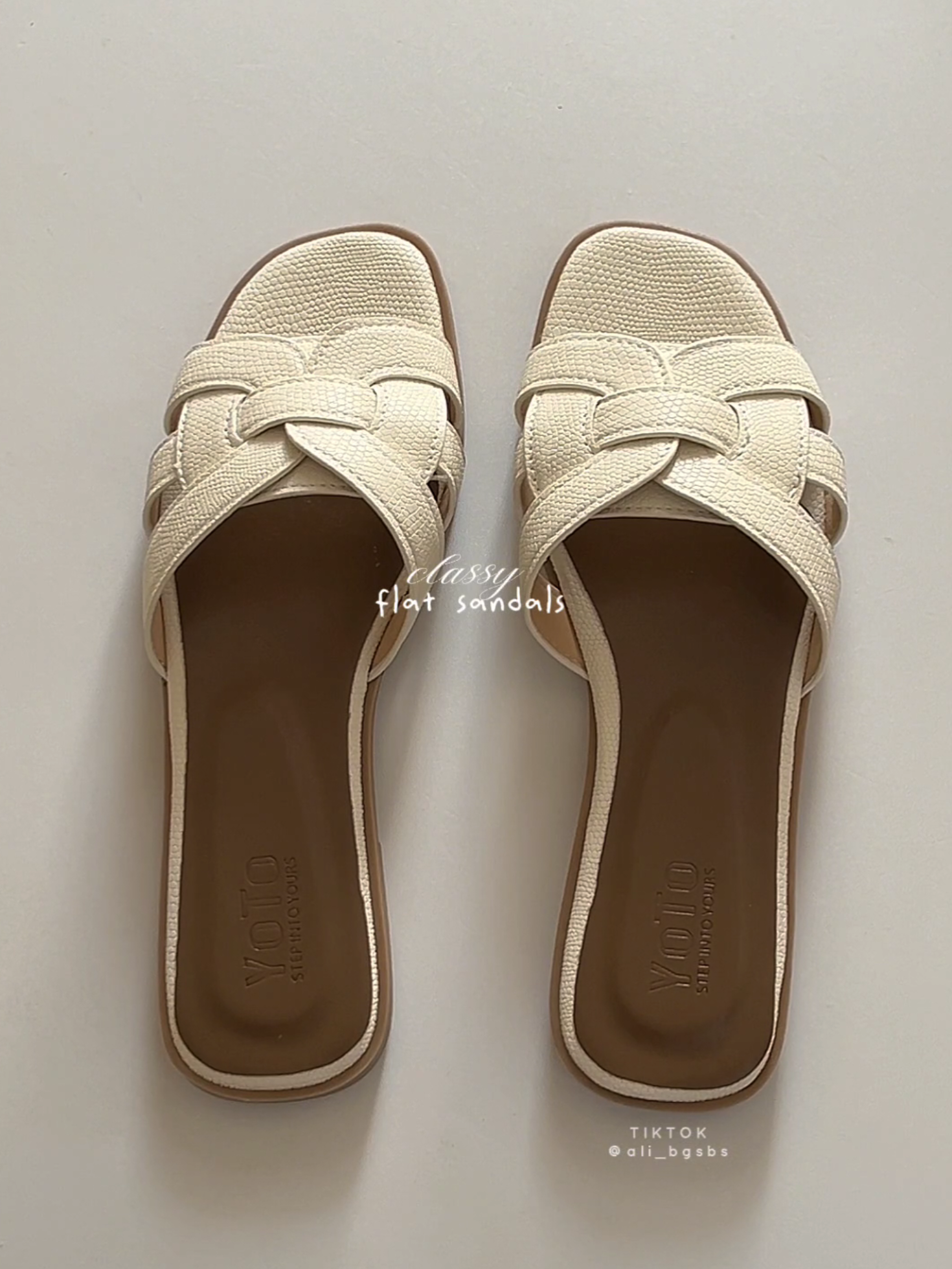 this classy flats! ✨ #flats #flatssandals #sandalsforwomen #slippers #womensslippers #yoto #yotoshoes 