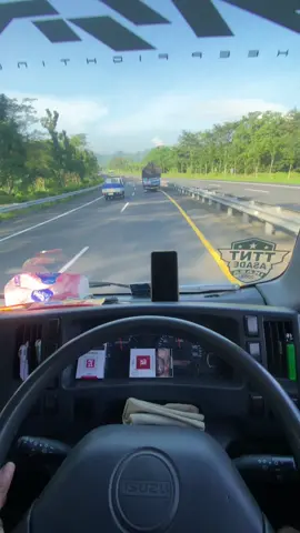 semua sedang berperang dengan jalannya masing masing 😁😇 #fy #sopirtruck #drivermuda #toltransjawa #isuzugiga 