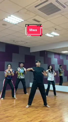 Mwa 💋 with @zuannnnz @Amir Zahar @Syazwany #dolla #mwadolla #mwachallenge #dance #trend #majlisbandarayaipoh #mbi #gwbmbi #gemawarisanbudaya #ipoh #fyp 