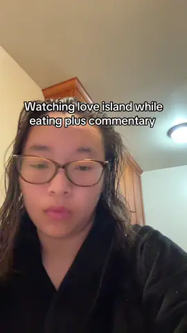 OH MY GOD THEY PLAY THIS SONGG: CUE ME PERFORMING #watchingloveisland #whileeating #watchingloveisland #withmycommentary #mukbang #LoveIsland #loveislandusa #loveislandusaseason7 #peacock #peacock #trending #viral #fypage #fyp #foryoupage 