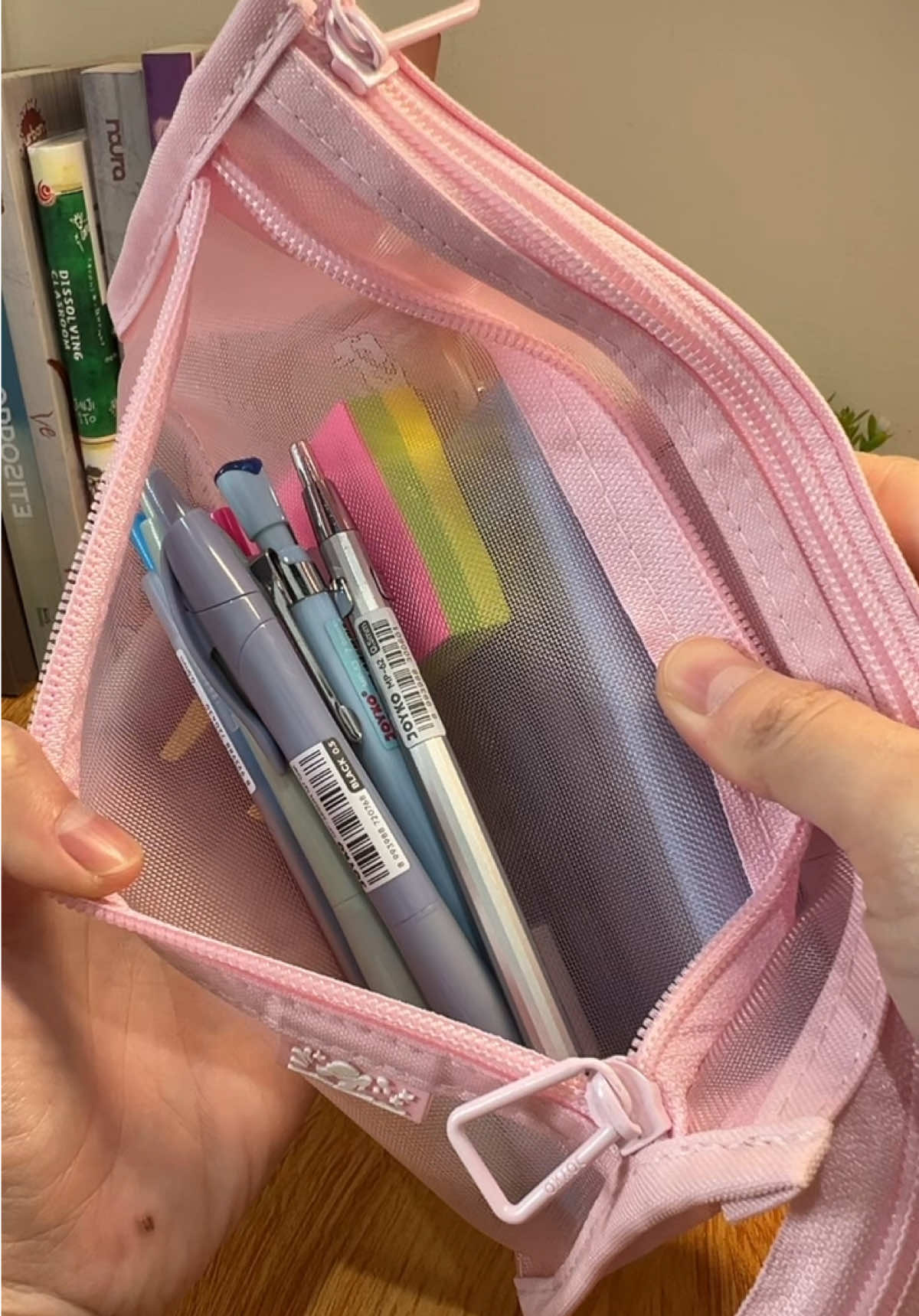 Pencil case jaring dengan model dan warna yang baru🥰 #studywithch #pencilcase #pencilcasejaring #tempatpensiljoyko #joyko #joykostationery #joykoindonesia #fyp #fypage 