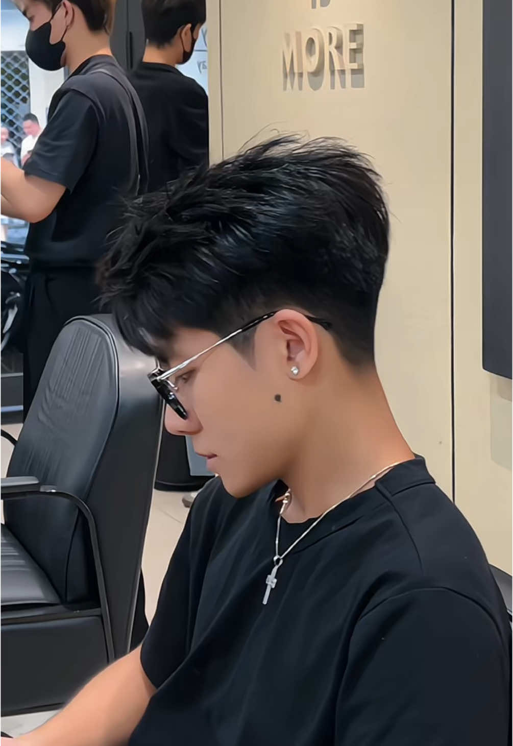 Side part texture trẻ trung, năng động cho hè này  #edrichairstudio #tocnamdep  #hairstyle #sidepart 