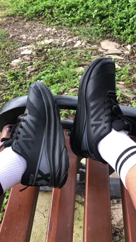 Gapapa lokal yang penting ori#sepatu #sepaturunning #produklokal #sepatuolahraga 