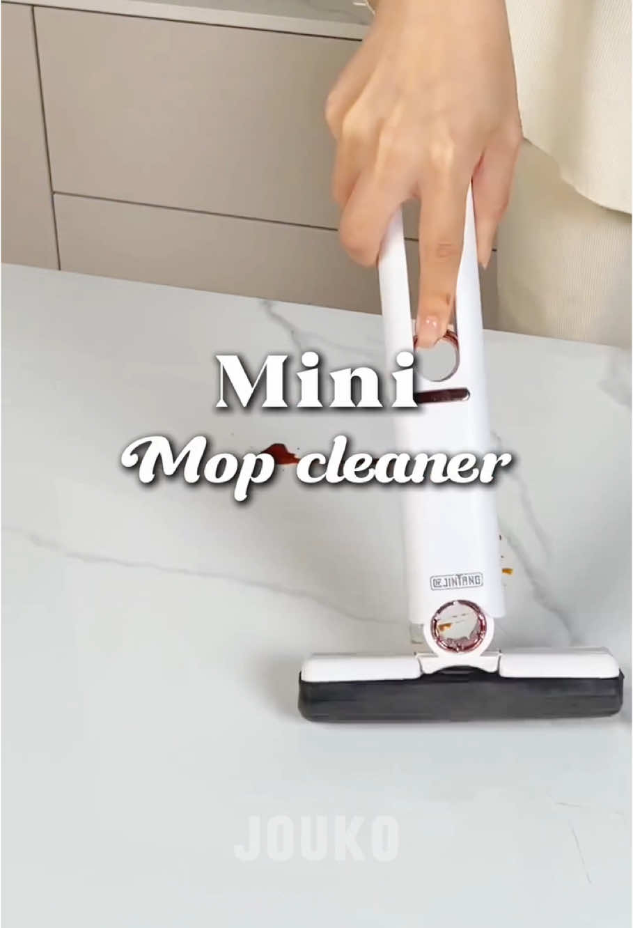Bye heavy buckets！💦 Desk spill？Car mess？10-sec swipe fix！✋#minimopcleaner#minimop#kitchengadgets#jouko#joukodaily#joukofinds