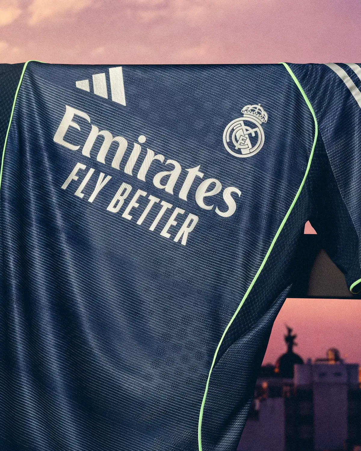 🆕 Introducing the new 25/26 Real Madrid away jersey. Available now. #RealMadrid #NewKit #AwayKit #RMCFAway @adidas 