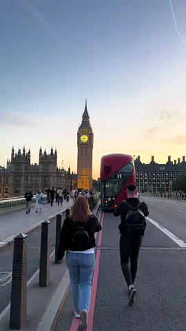 📍Big Ben, London @travel_withben and @Joanna Dunford filming during sunset, It was fun to watch them make content!  #london #bigben #foryou 