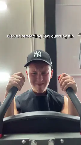 The best angle for shooting in the gym #viralvideos #gym #motivation #legday 