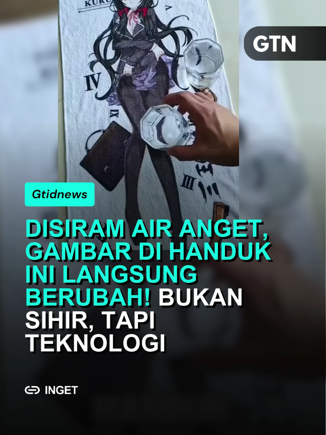 Handuk ini bisa berubah gambar saat kena air hangat karena menggunakan tinta termokromik. Saat disiram air panas, ilustrasinya muncul lebih jelas. Kalau disiram air dingin, warnanya bisa kembali seperti semula. Efek ini muncul karena perubahan suhu memicu perubahan struktur pigmen pada tinta yang sensitif panas. Sumber: Notesfyi