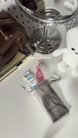 cute travel friendly portable toothbrush 💫🌷🎀 #toothbrush #toothbrushset #yandyorthodontic #foldabletoothbrush #pinktoothbrush #pink #yandy #travelfriendlytoothbrush #oralcare 