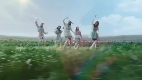 #fyp #or #elbruso #rge #pyf #on #comback #clip #ILLIT #AOTY  #illit5thgenleaders ILLIT '빌려온 고양이 (Do the Dance)' Official MV  Sorry there was no video for a long time