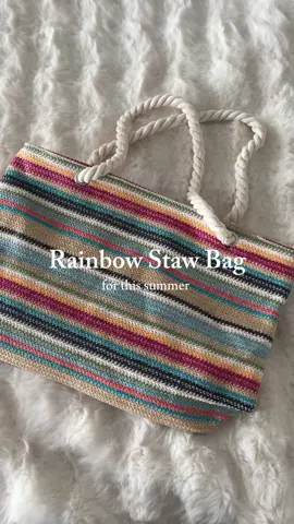 I’m literally obsessed with it!! #stawbag #rainbowbag #beachbag #SummerFashion #fyp #hobo #shoulderbag #handbag #aethetic #tiktokmademebuyit 