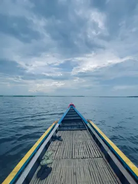 আমার কেউ নেই, কেউ ছিলো না, আমার জন্য কেউ থাকেনি কেউ শোনেনি আমার বিষাদের গল্প কেউ বুঝেনি আমার নিরবতা। এত এত মানুষের ভিড়েও কেউ হলো না আমার, কেউ শুনলো না আমার বলতে চাওয়া কথার আর্তনাদ কিংবা আর্তচিৎকার। আমি হচ্ছি আকাশের অনেক তাঁরার মাঝে কসে পড়া নক্ষত্র কিংবা অবেলায় ঝরে যাওয়া ঝরা পাতা।💗#foruyoupage #vairal #bdtiktokofficial @TikTok Bangladesh 