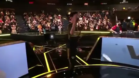 thật ra doran không làm pose ending phủi vai mà là nhảy bài trình #doran #t1win #t1 #xh #fyp #xuhuong 