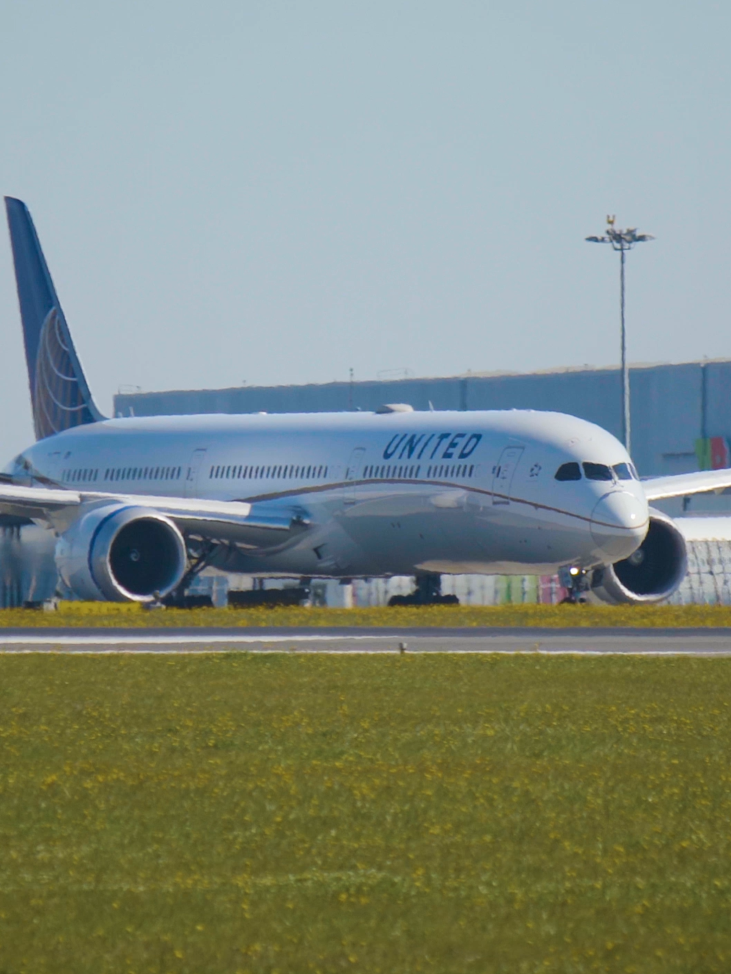 @united Boeing 787 Dreamliner taxiing in Lisbon Airport LPPT (Airport Tower communications only for sound design, not real) #aviation #aviationlovers #aviationdaily #airplane #airplanes #planes #aircraft #planespot #spotting #avgeek #aviationvideo #lisbonairport #fly #lppt #portugal #united #unitedairlines #boeing #boeing787 #787dreamliner #taxiingtotherunway