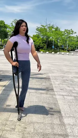 我需要的是無障礙的坡道，不是俯視的憐憫；是平等的機會，不是誇張的同情。看見＇我＇，而非殘疾＇#台灣 #交友 #這樣的美女你喜歡嗎 #情感共鳴 