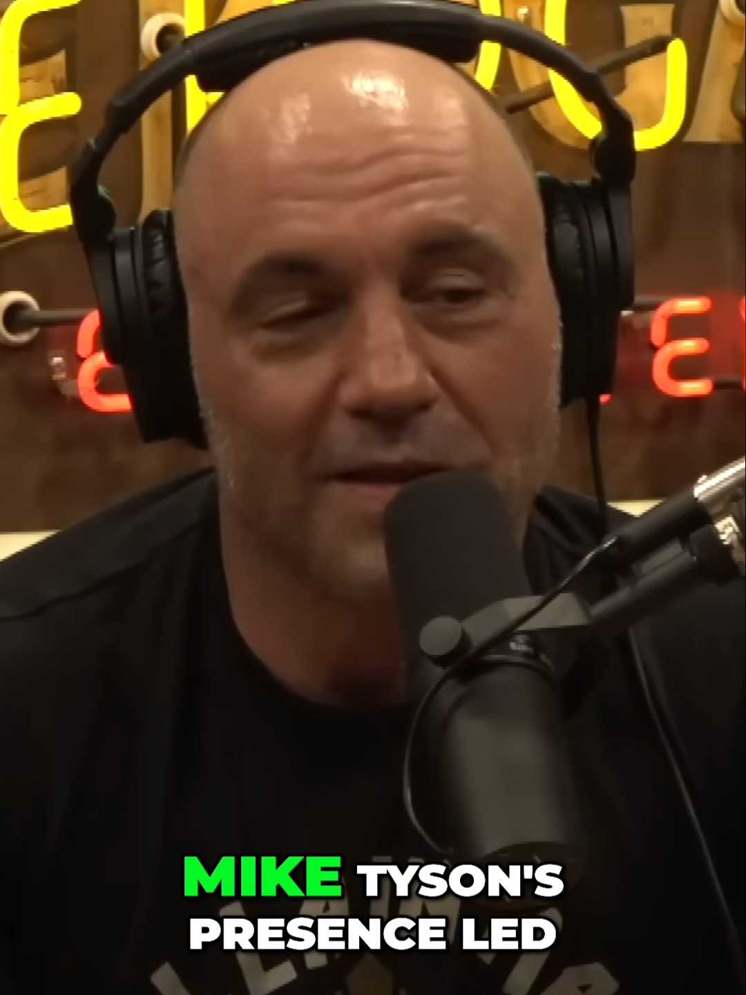 Joe Rogan Podcast With Dave Chappelle Mike Tyson's Intense Energy - Why I Needed a Bigger Desk #podcastclips #fyp #JRE #davechappelle