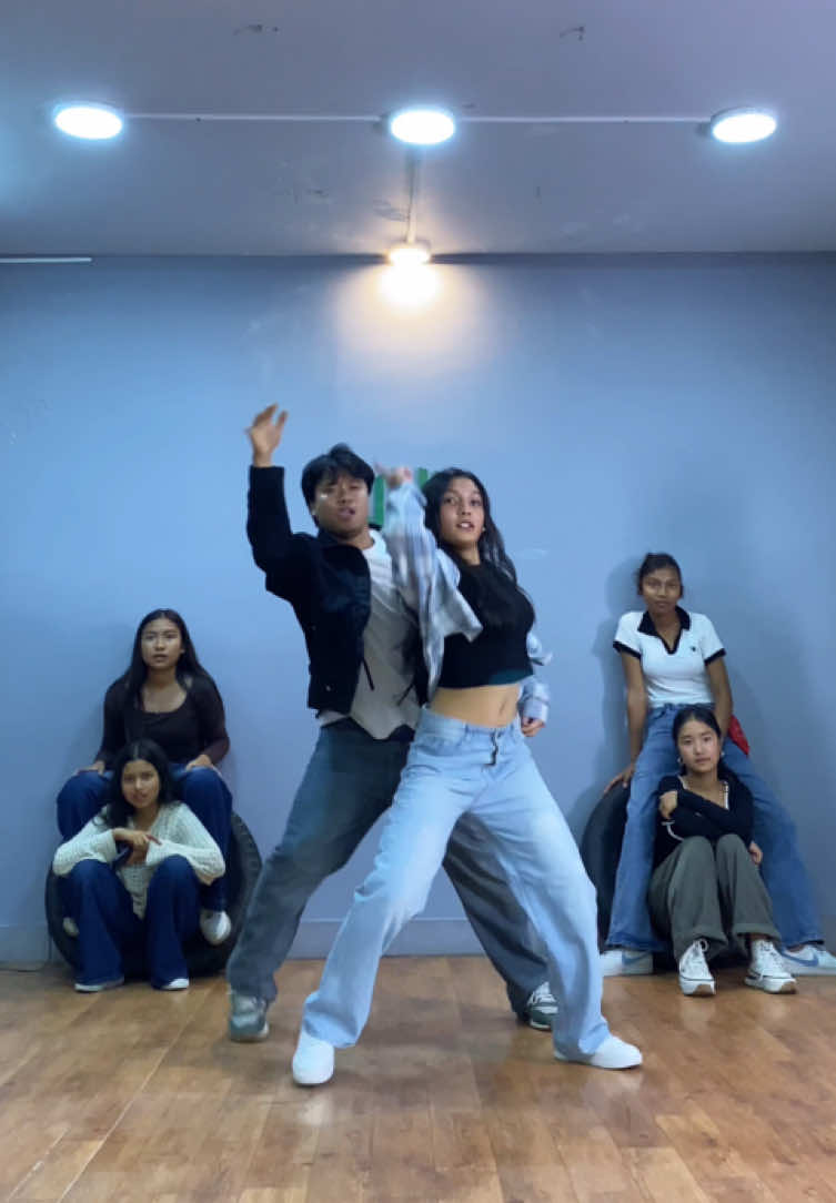 If you want to learn this dance choreography then comment below.  Copyright problem 🥲 Soni de Nakhare🤭  Dc myself🙋🏻‍♂️ #dance #fun #drama #bollywood #trend #nrityahustlestudionepal 
