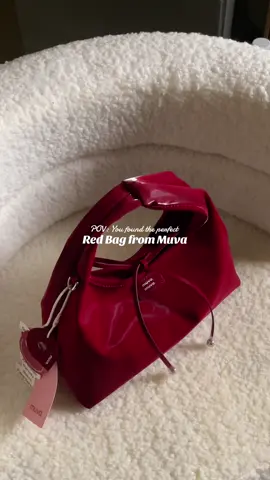 Love this shade of red 🍒 #shoulderbag #minibag #handbag #bagforwomen #bagrecommendation #muva #muvabag 