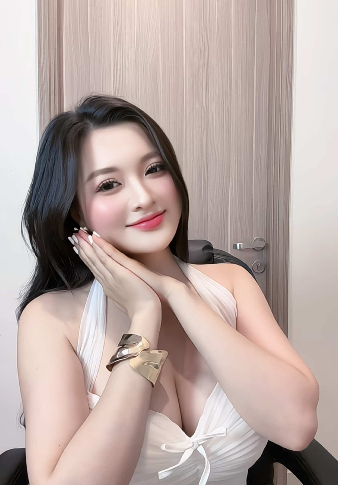 Chỉ khi biết bờ vai đấy là của em , em mới dám tựa vào ♥️
