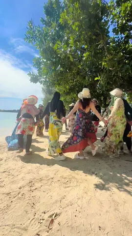Yeayy piknik euy .. #fyp #pantai #positivity #vibes #bajupantai #asik 