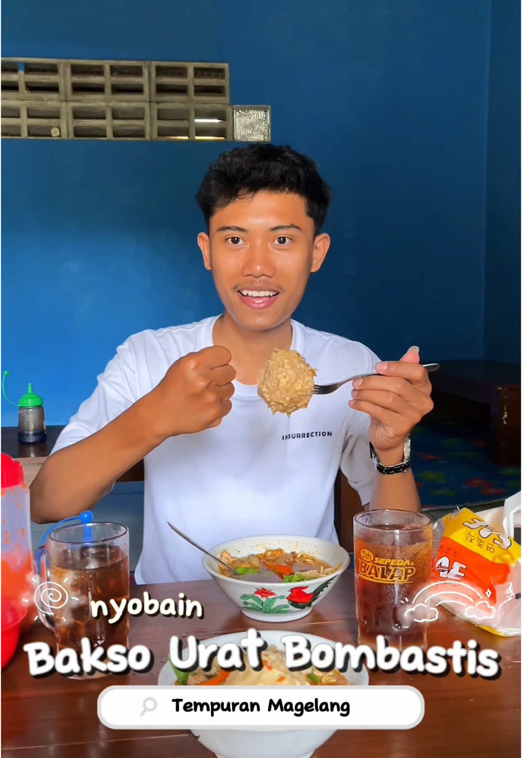 nemuin bakso urat grenjel enak di daerah tempuran magelang, ini tipe bakso urat yg selama ini aku cari, dan harganya juga murah bgd, jualannya ditengah desa, jd keknya masih banyak yg belum tau. bisa cek google map 