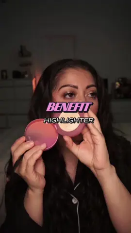 This is a gorgeous highlighter by @Benefit Cosmetics it’s not chunky and glittery! #makeup #highlighter #benefit #TikTokShopCreatorPicks #tiktokshopsummerturnup #dealsforyoudays 