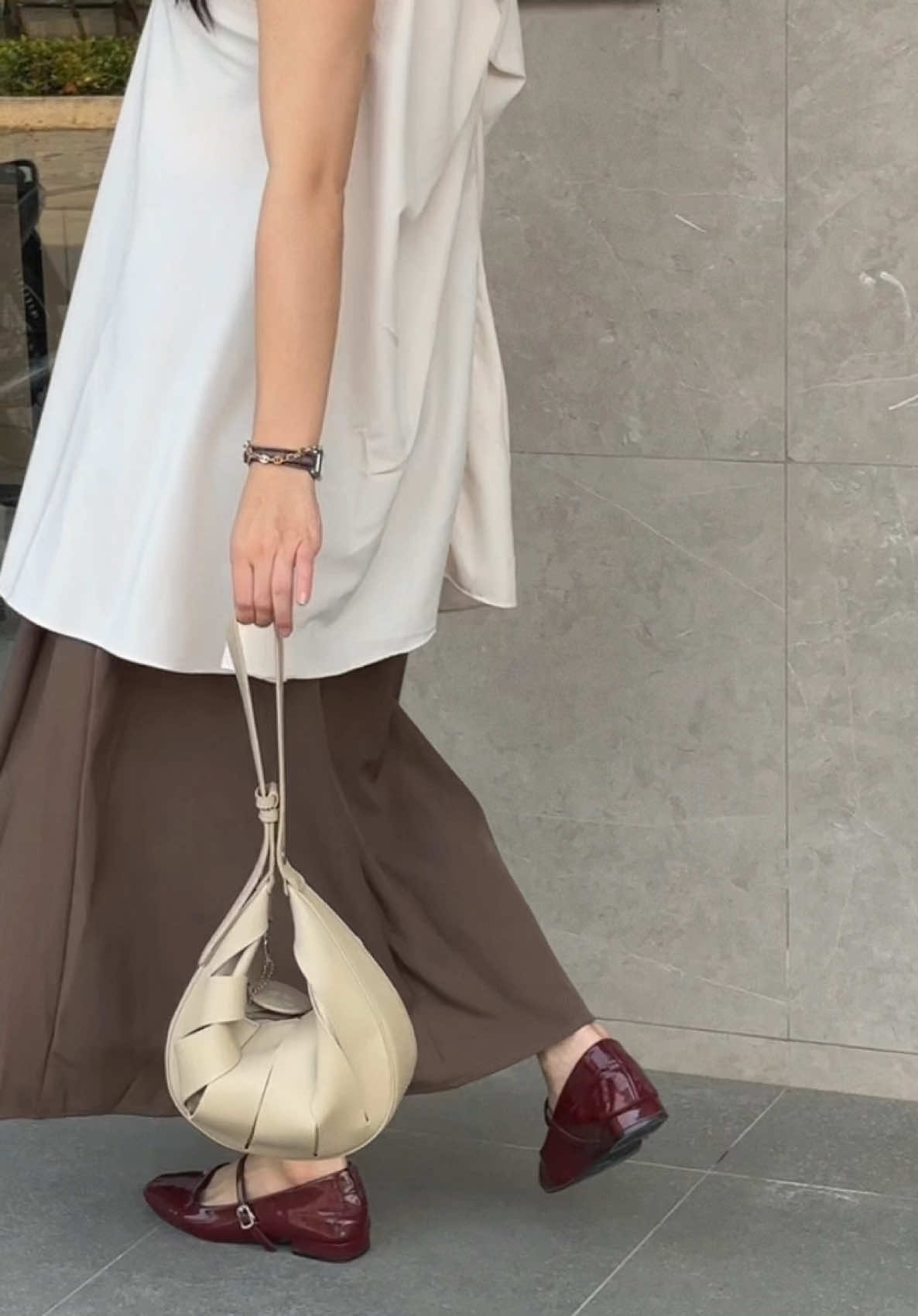 Coffeeshop outfit with croissant bag 🤍✨👜🥐