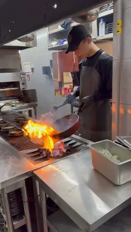 Kể ra cũng hay sang hàn quốc lại có thêm nghề đầu bếp , một mình 1 bếp vẫn ok, tính ra cũng hơn được 1 năm làm bếp r , ae bên hàn có ai làm bếp không ới nhau cái nhỉ#hanquoc #hanquoc #duhocsinhhanquoc #dungvietno7 #viral #CapCut #xuhuongtiktok #xuhuong 