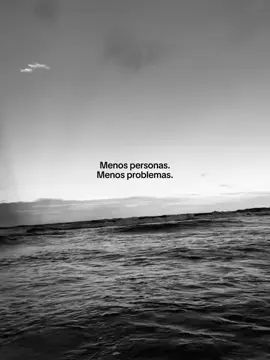 -,#Menos problemas 🤷🏻 #fypシ゚ #compartidos #blancoynegro #Viral #100k 