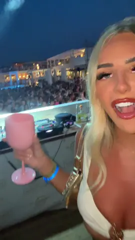 the people have spoken😋 #zante #phat #whiteparty 