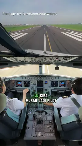 Oke langsung ajaa jujur siapa yang pengen jadi pilot ? 🥹🥹 #pengetahuan #pilot #carajadipilot #carajadipilotgratis #belajar #belajarjadipilot #maskapai #airline #pesawat #pesawatburung 