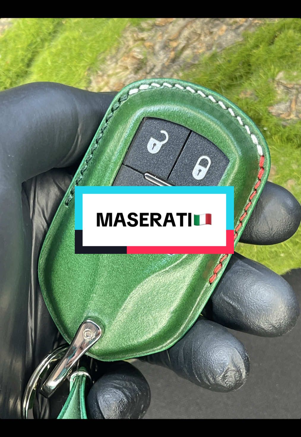 Custom Maserati key case 🇮🇹 Hand-stitched with Italian flag style thread on deep green leather. Luxury meets craftsmanship. Made by hand, made with passion. #maserati #maseratikey #luxurycar #leathercraft #handmadeleather #italiandesign #caraccessories #keycase #carinterior #customleather #italiancars #handstitched #артисан #автоключ #авточехол #玛莎拉蒂 #玛莎拉蒂钥匙 #钥匙包 #手工皮具 #真皮手工 #汽车钥匙包 #定制皮具 #意大利风格 #豪车钥匙 #皮革工艺 #纯手工 #汽车配件 #钥匙壳 #男士礼物 