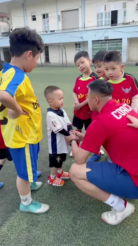 Putin 3 tuổi và đây buổi học bóng thứ 2 của em 🤍 #béyêu #bóngđá #Putin #xuhuong #26sơnla ##@Hà trang 