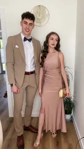 ❤️‍🔥 (spójrzcie na mistrza drugiego planu) #OOTD #weddingday #weddingguest #dress #couple #couplegoal #elegant #fyp #dc #viral 