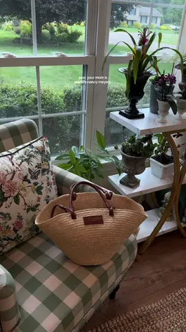 my decor inspo for life is my momma 🫶🏼 #cozyathome #cozyvibes #cozyhome #cottagecore #homedecor #cottagecoreaesthetic #nancymeyersaesthetic #nancymeyers #interiordesign #coastalgrandmother #softlife #homebody #marthastewart #inagarten #eastcoast #coastalgranddaughter #coastalgranddaughteraesthetic 