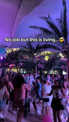 City life 🔥 . . . @Cabo Beach Club  #citylife #capetownsouthafrica🇿🇦 #dj #cabobeach #capetown #southafrica #fypシ゚ #citylife #fyp #crowd #amapiano #groove #event #dj 